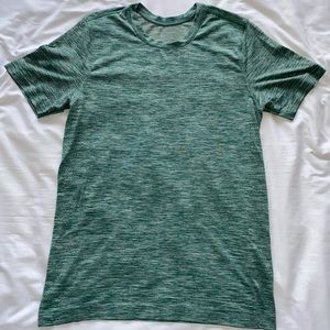 Men’s Lululemon shirt